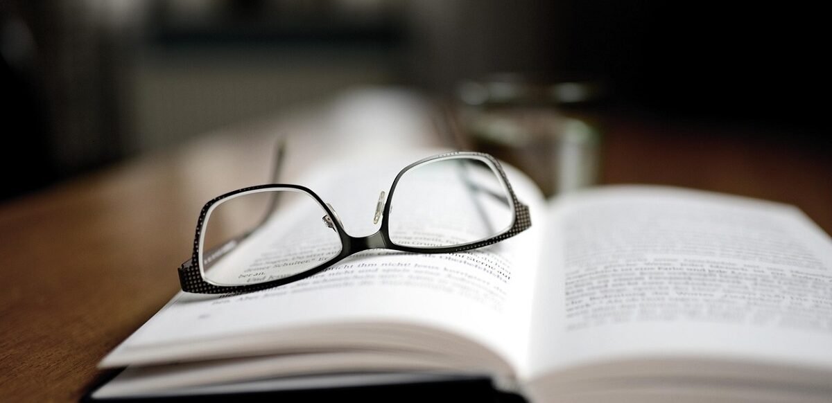 Ilustrasi buku. Simak judul buku Evaluation Theory Models and Appliccations klasifikasinya apa, apa isi buku, dan relevansi dengan KJPP. (Pixabay/ congerdesign)