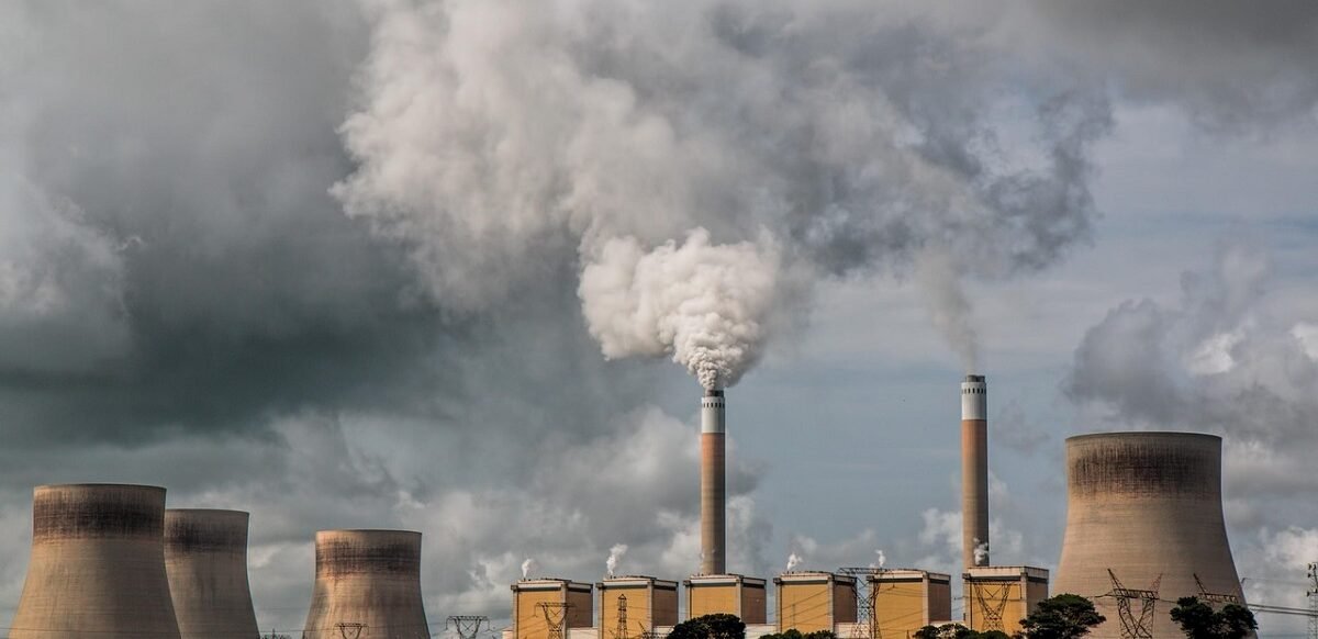 Ilustrasi PLTU. Simak berapa harga ganti rugi tanah per meter untuk pembangunan PLTU, rumus cara menghitung, hingga bagaimana aturannya. (Pixabay/stevepb)