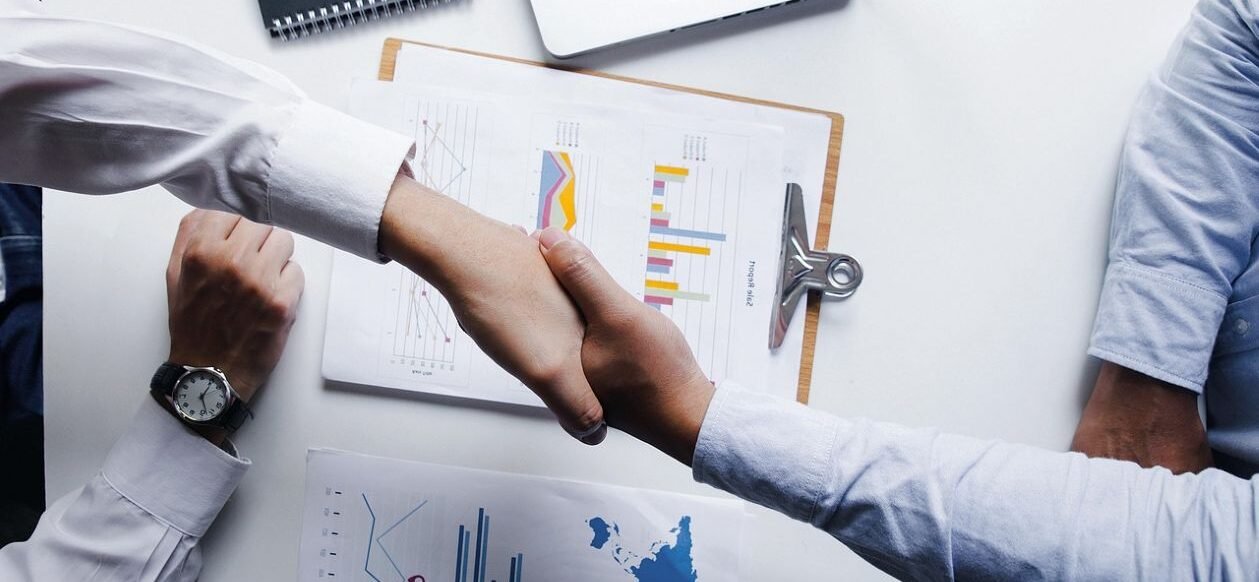 Daftar KJPP Bandung terdaftar OJK 2025. Pilihan kantor penilai publik resmi untuk penilaian properti dan bisnis dengan standar SPI. (Pixabay/ tungnguyen0905)