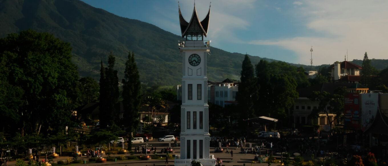 Daftar jasa penilai publik di Bukittinggi yang terdaftar OJK update 2025, rekomendasi jasa appraiser untuk berbagai jenis penilaian. (Unsplash/moondzeyr)