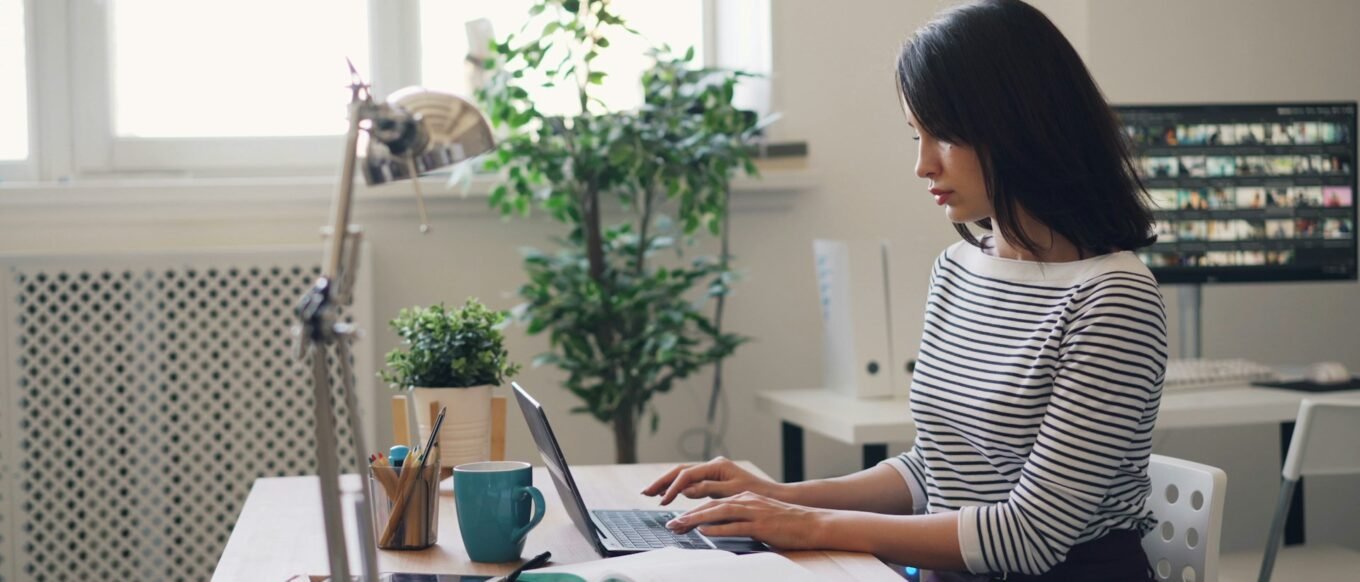 Kenali Business Valuer Assistant: tugas, posisi di KJPP, syarat, dan estimasi gaji untuk karier asisten penilai bisnis.